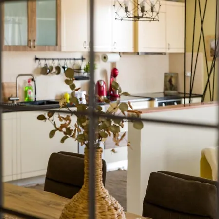 Kalendes * Néoi Epivátai